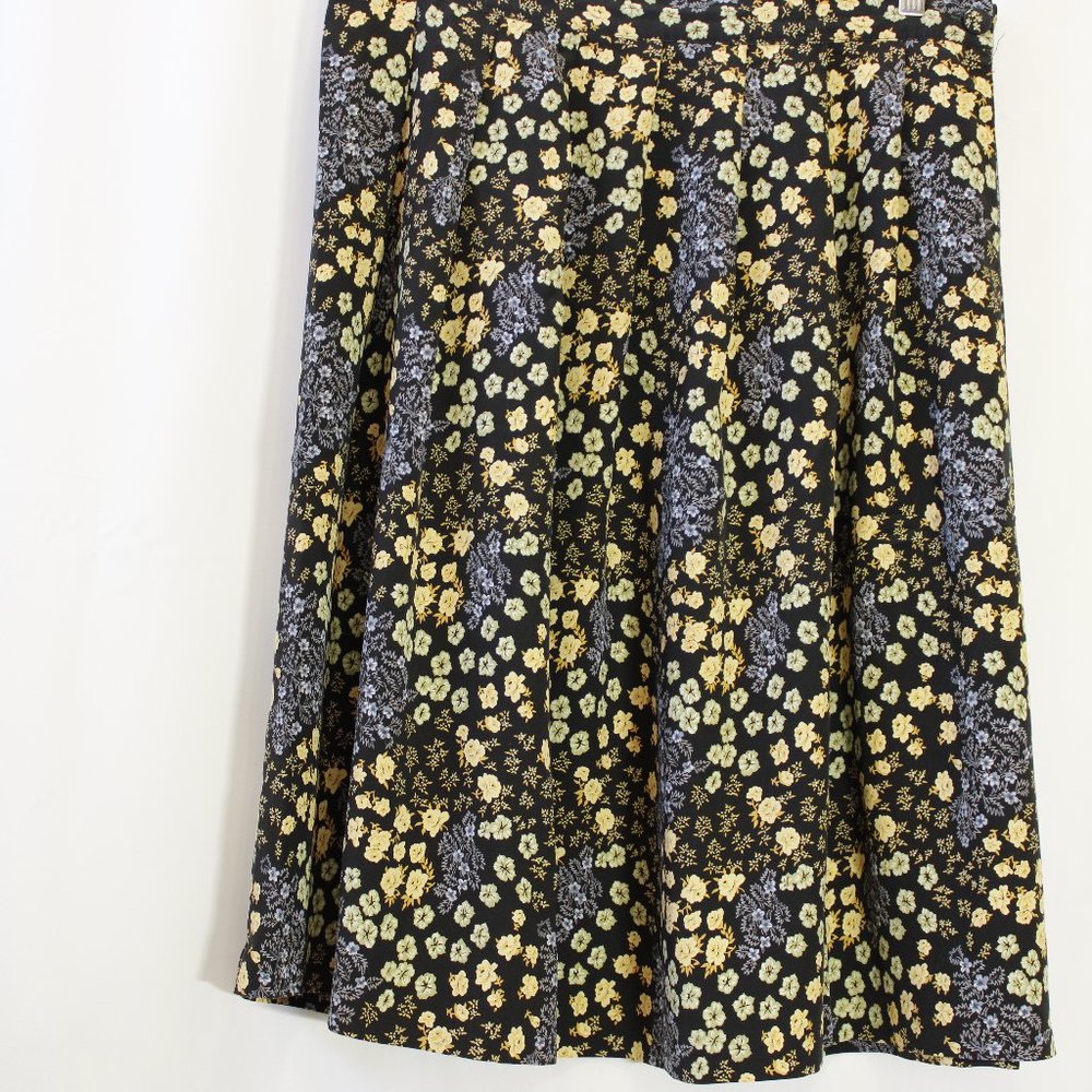 Worthington, Size 18, Black Skirt with small Gold, Green and Blue flower…